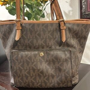 Michael Kors Brown Logo shoulder bag.